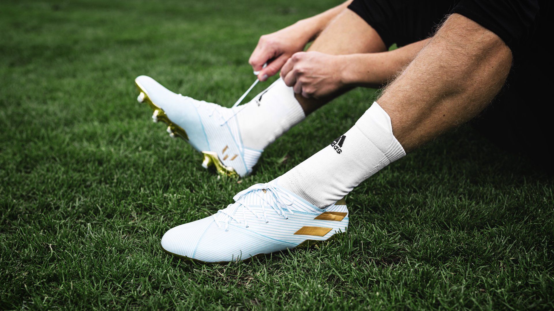 Giày Adidas Nemeziz phiên bản kỉ niệm 15 năm