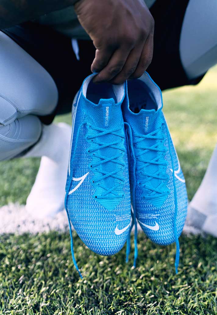 Trên chân siêu phẩm giày đá bóng Nike Mercurial Superfly 7