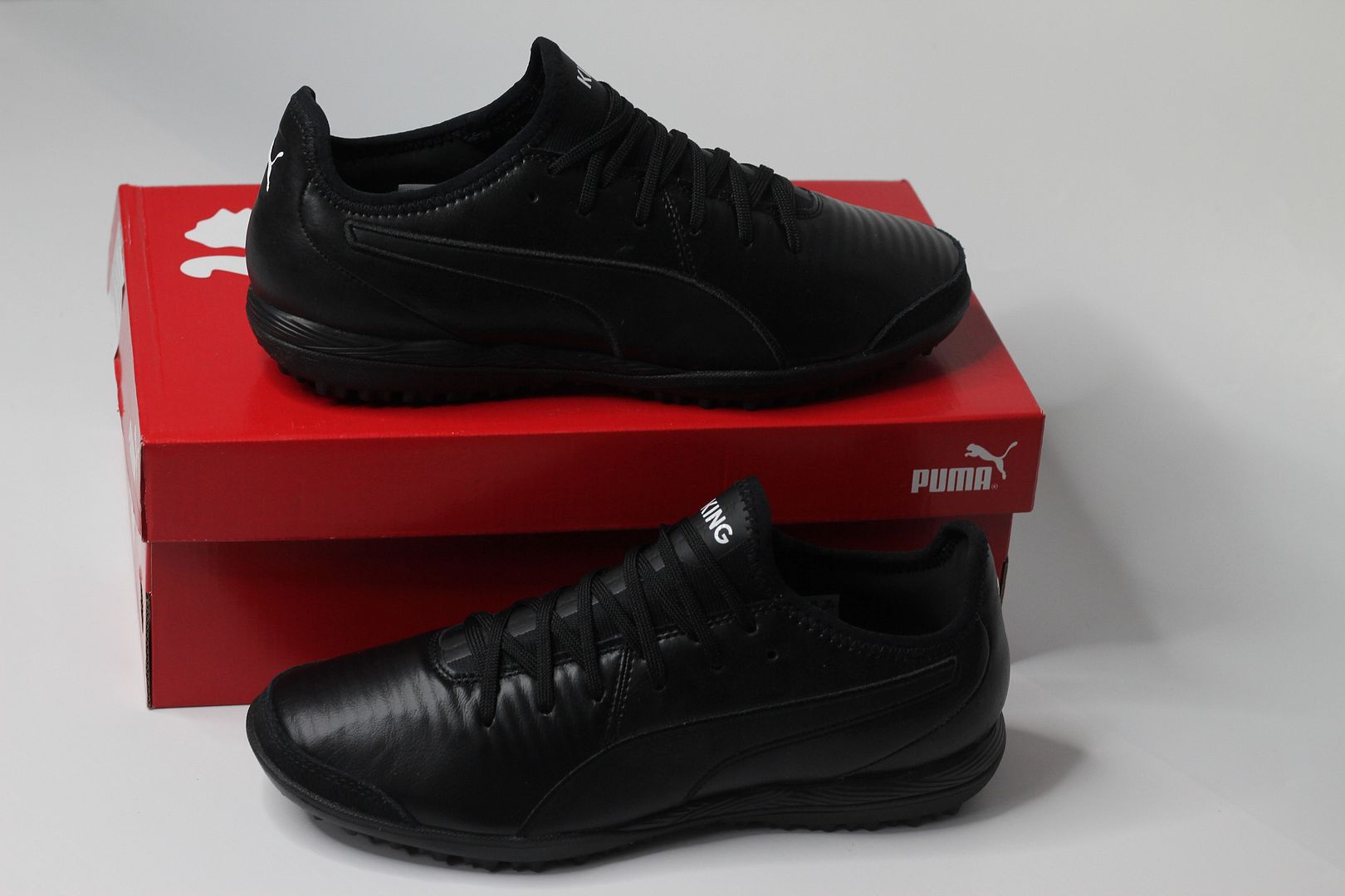 Puma King Pro TT - Black/ White 105668-01