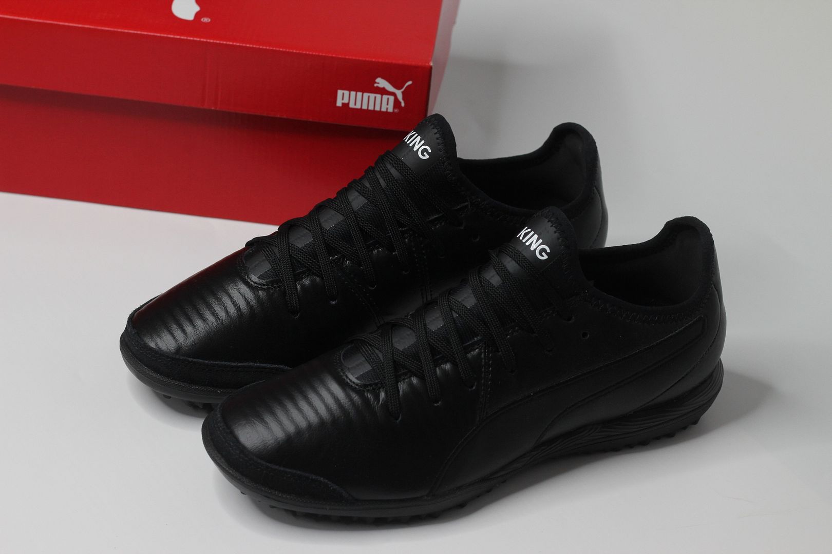 Puma King Pro TT - Black/ White 105668-01