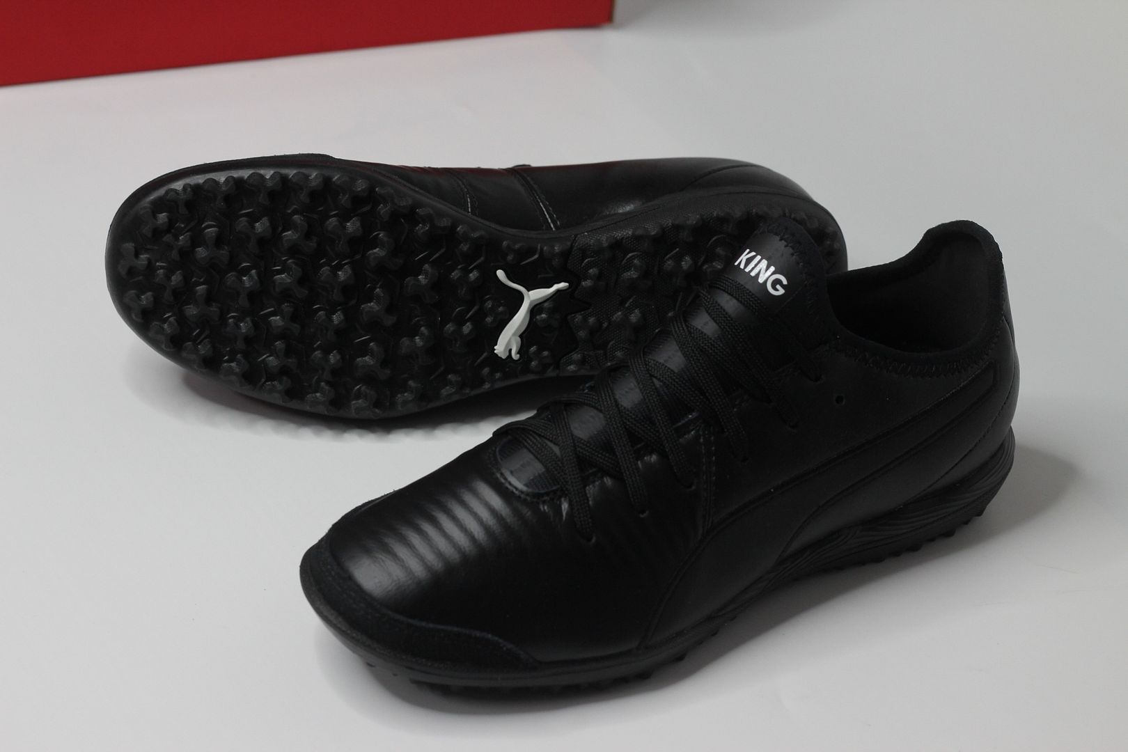 Puma King Pro TT - Black/ White 105668-01