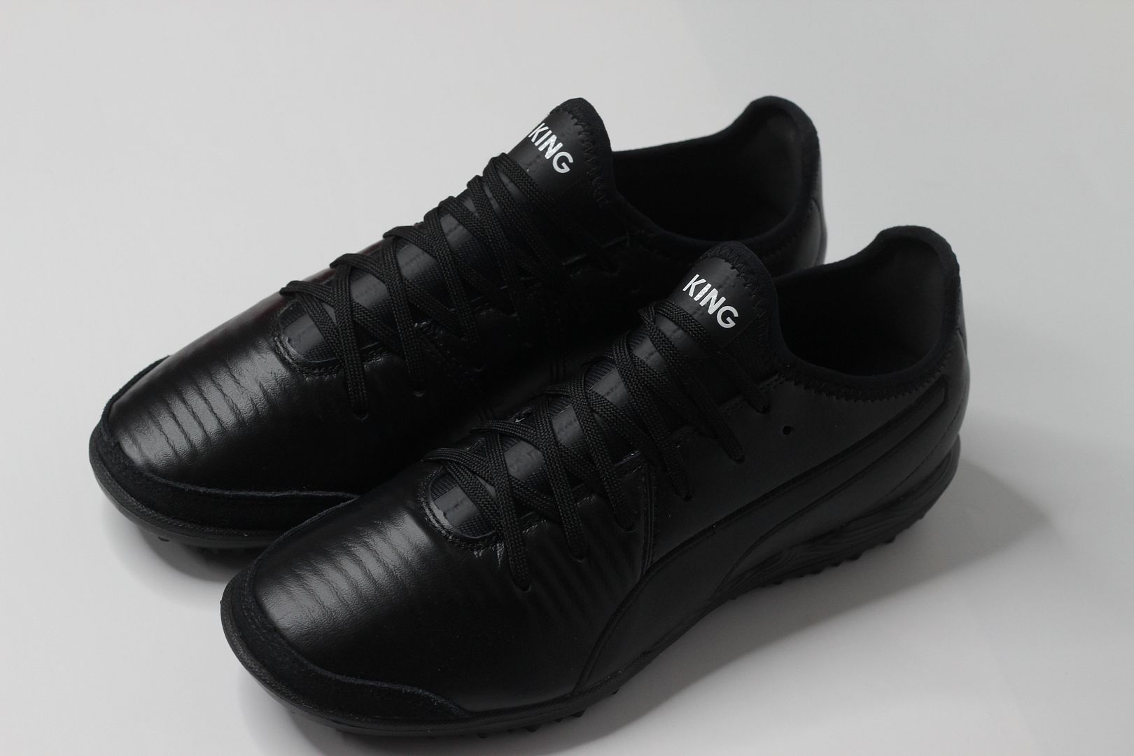 Puma King Pro TT - Black/ White 105668-01