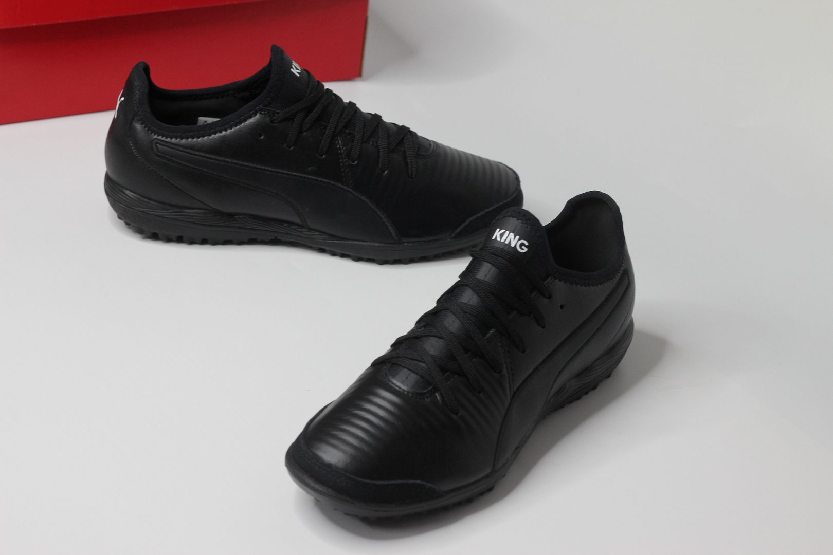 Puma King Pro TT - Black/ White 105668-01
