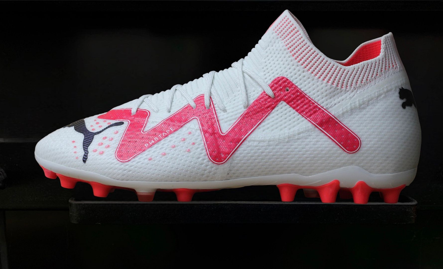 Puma Future Ultimate MG Breakthrough pack màu trắng đỏ - 107358-01