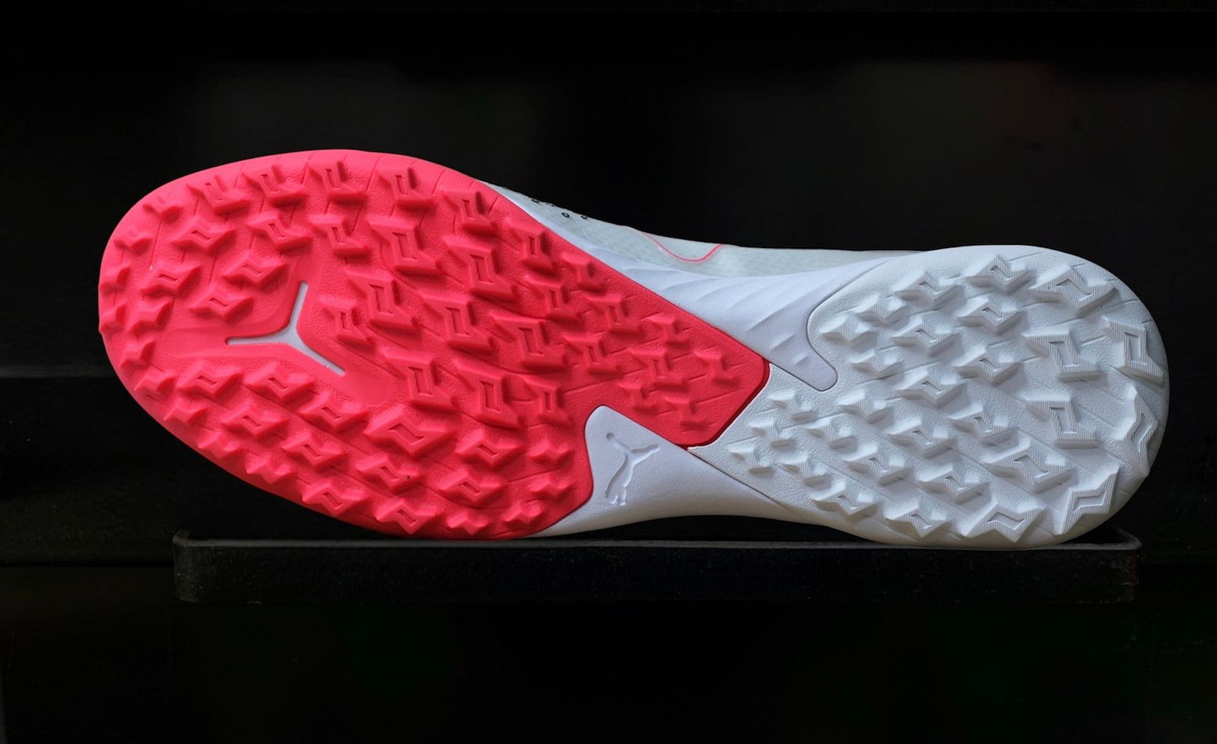 Puma Future Ultimate Cage TF Breakthrough pack màu trắng đỏ 107364-01