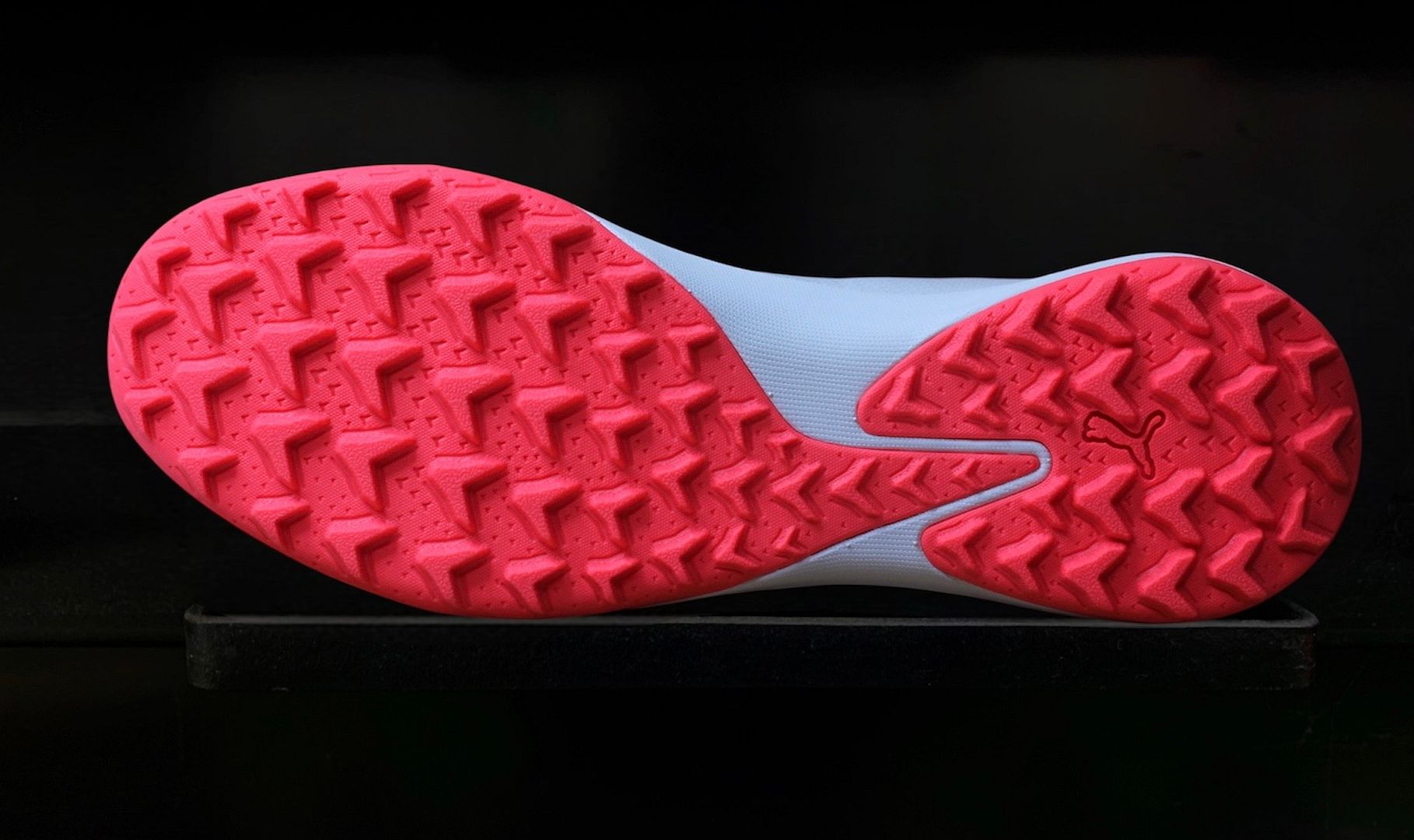 Puma Ultra Match TF Breakthrough pack màu trắng đỏ - 107521-01