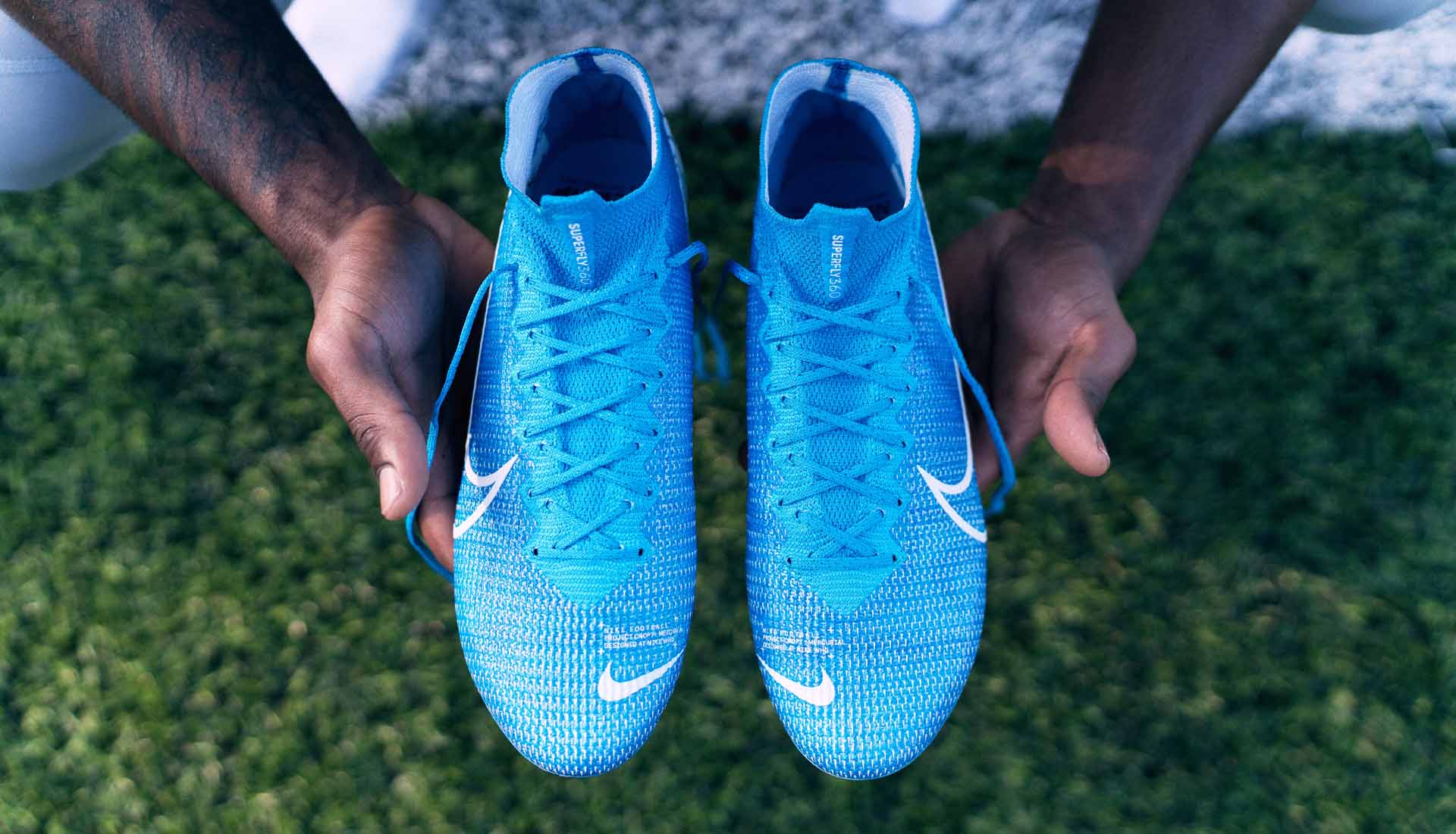 Trên chân siêu phẩm giày đá bóng Nike Mercurial Superfly 7