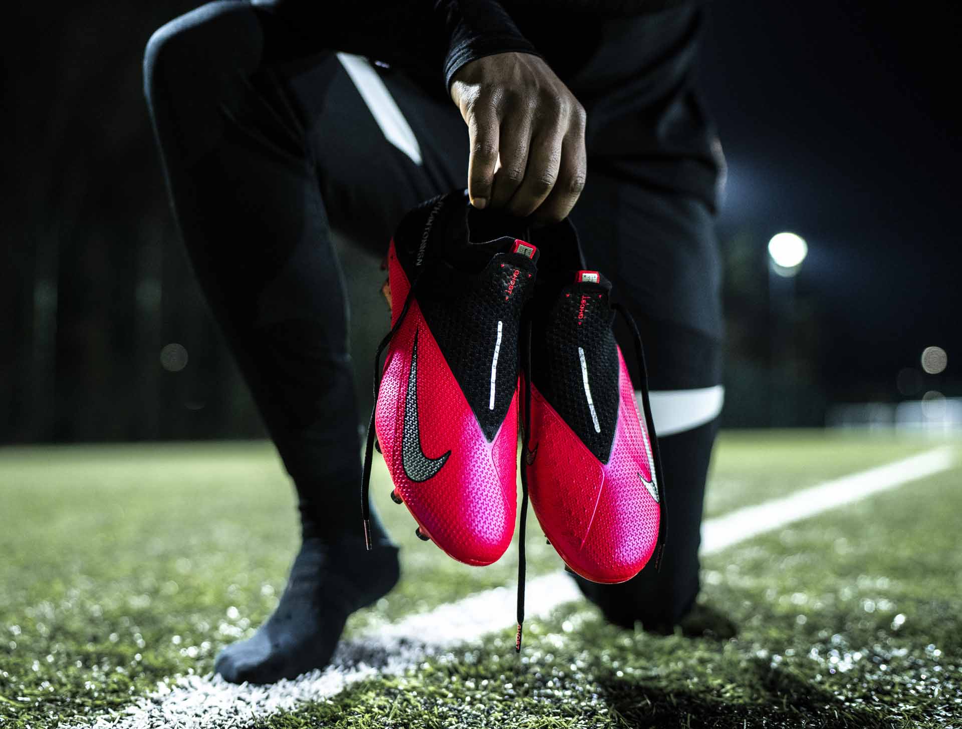 Đánh giá Nike Phantom VSN II 2020