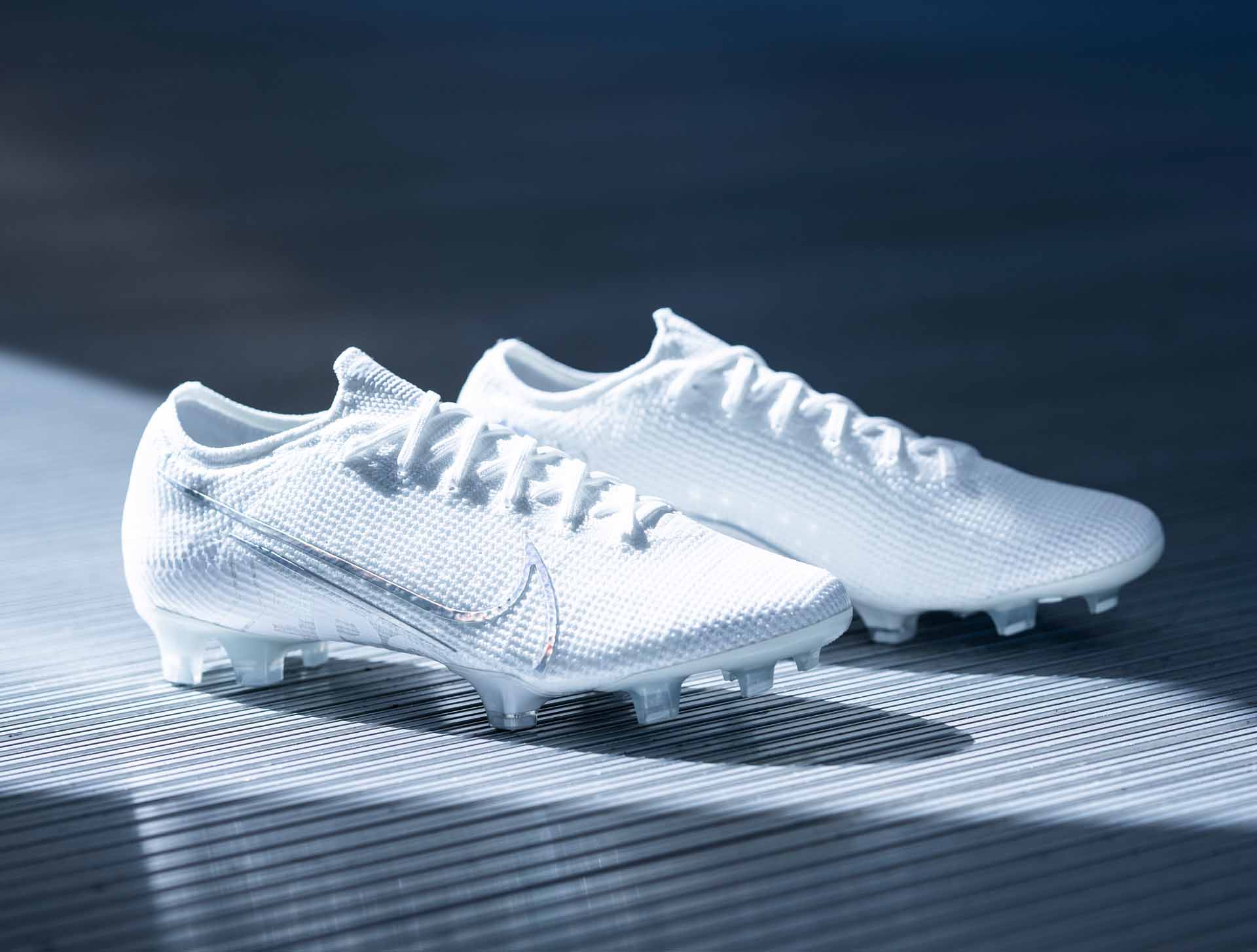 Nike ra mắt bộ sưu tập giày đá bóng Nike Nuovo White