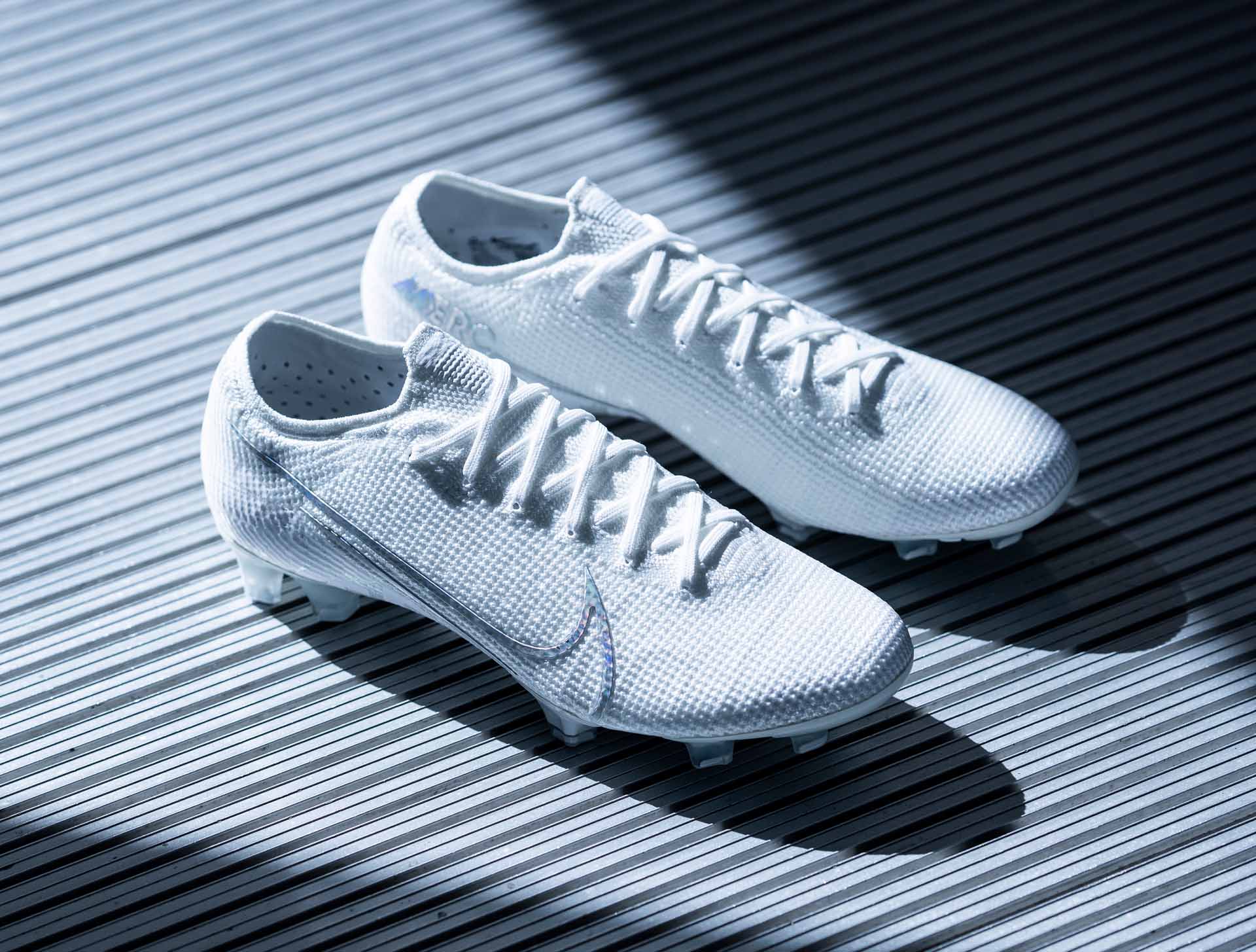 Nike ra mắt bộ sưu tập giày đá bóng Nike Nuovo White