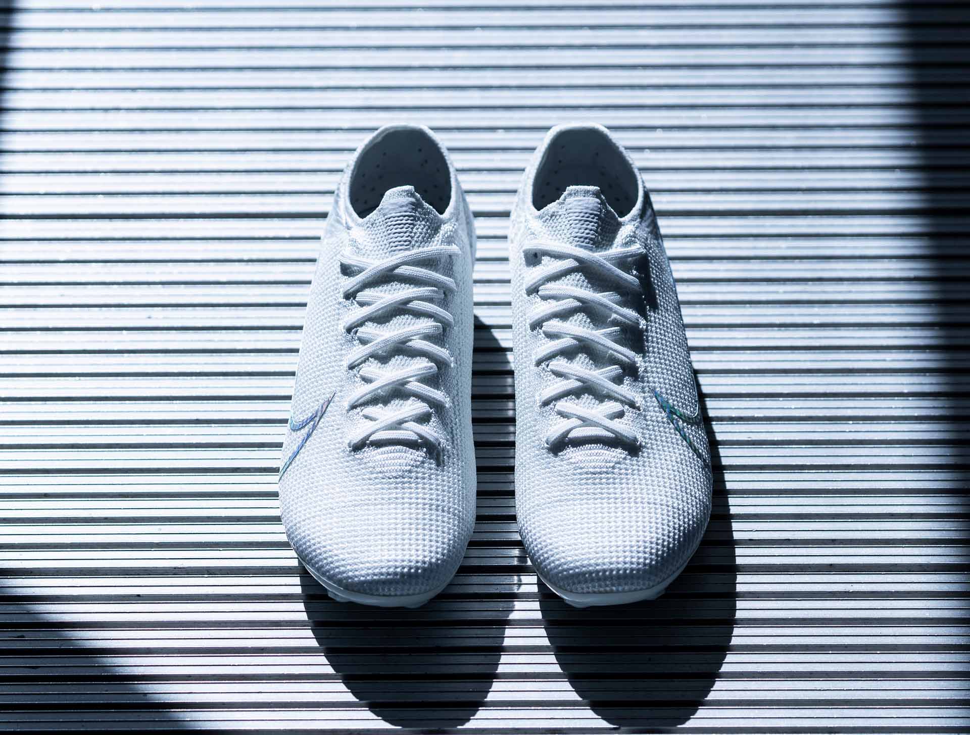 Nike ra mắt bộ sưu tập giày đá bóng Nike Nuovo White