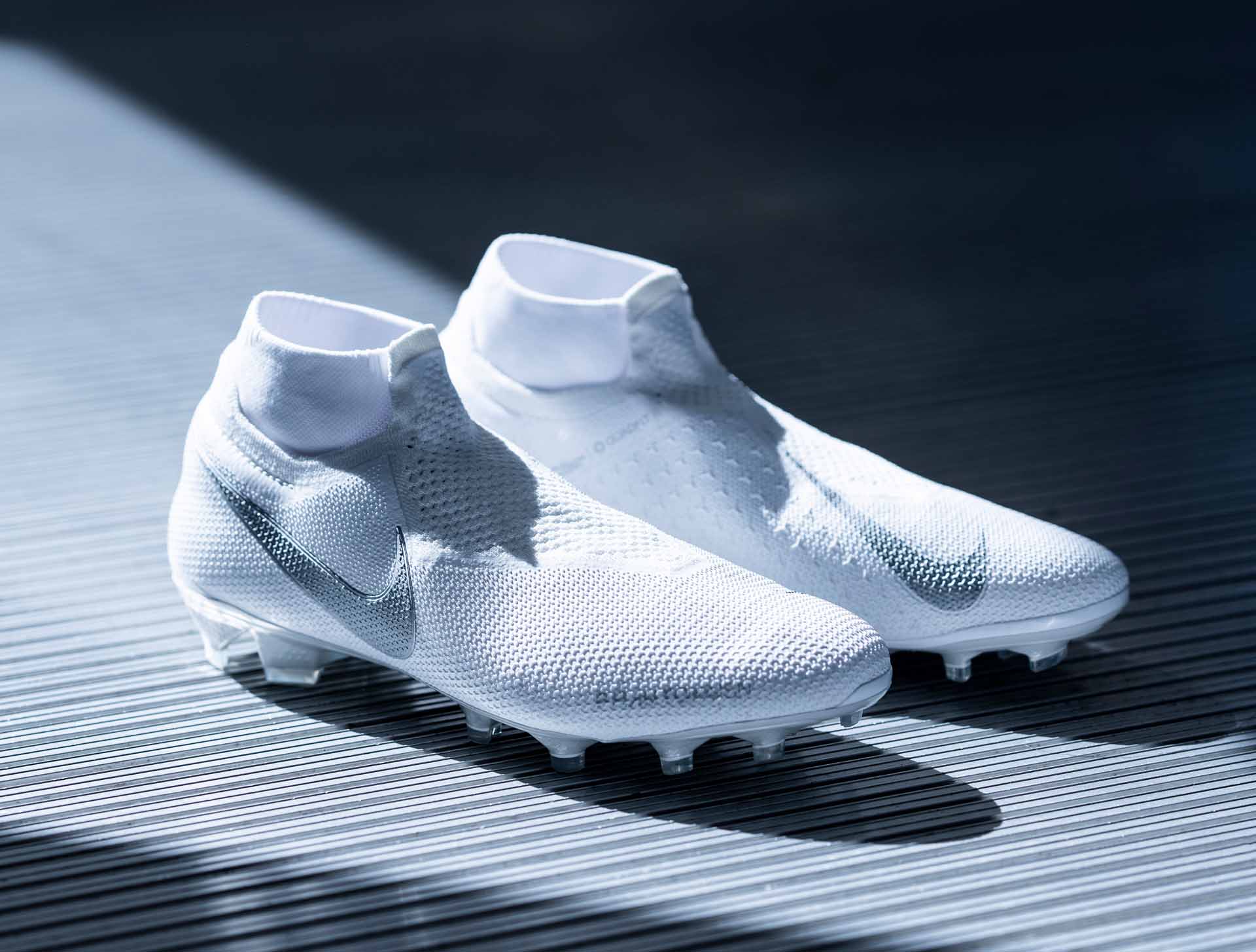 Nike ra mắt bộ sưu tập giày đá bóng Nike Nuovo White