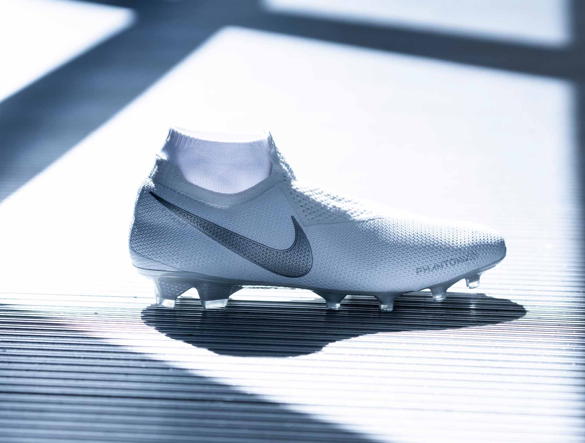 Nike ra mắt bộ sưu tập giày đá bóng Nike Nuovo White