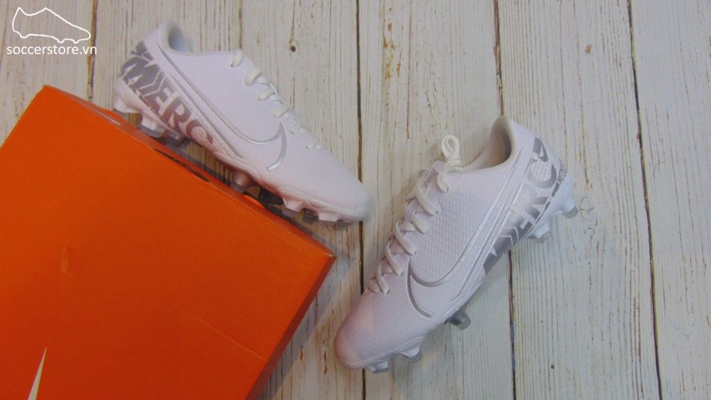 Nike Mercurial Vapor XIII Academy Kids FG/MG- Whie/ Chrome/ Silver Metallic AT8123-100