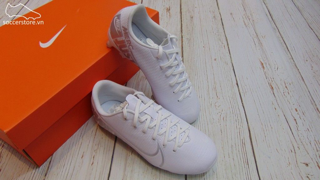 Nike Mercurial Vapor XIII Academy Kids FG/MG- Whie/ Chrome/ Silver Metallic AT8123-100