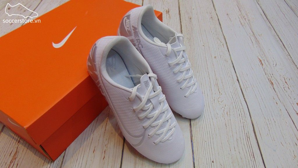 Nike Mercurial Vapor XIII Academy Kids FG/MG- Whie/ Chrome/ Silver Metallic AT8123-100