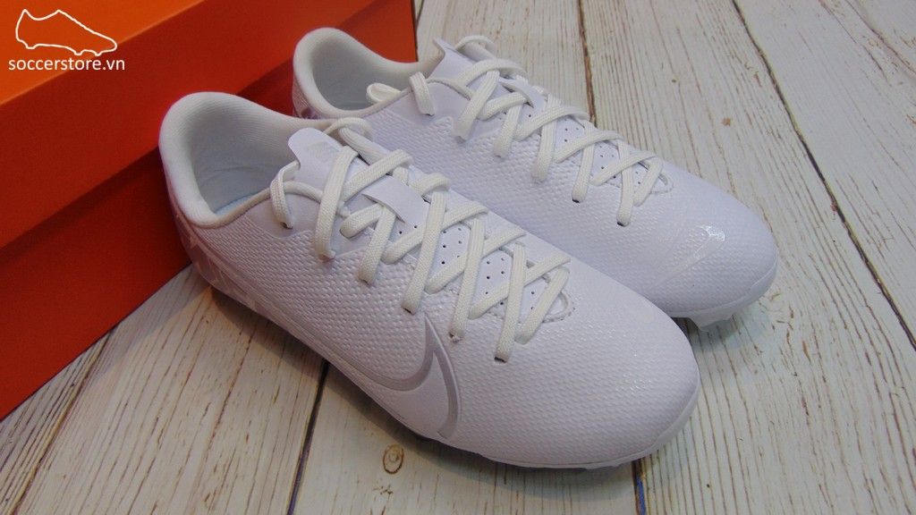 Nike Mercurial Vapor XIII Academy Kids FG/MG- Whie/ Chrome/ Silver Metallic AT8123-100