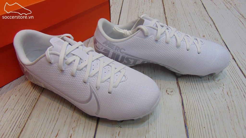 Nike Mercurial Vapor XIII Academy Kids FG/MG- Whie/ Chrome/ Silver Metallic AT8123-100