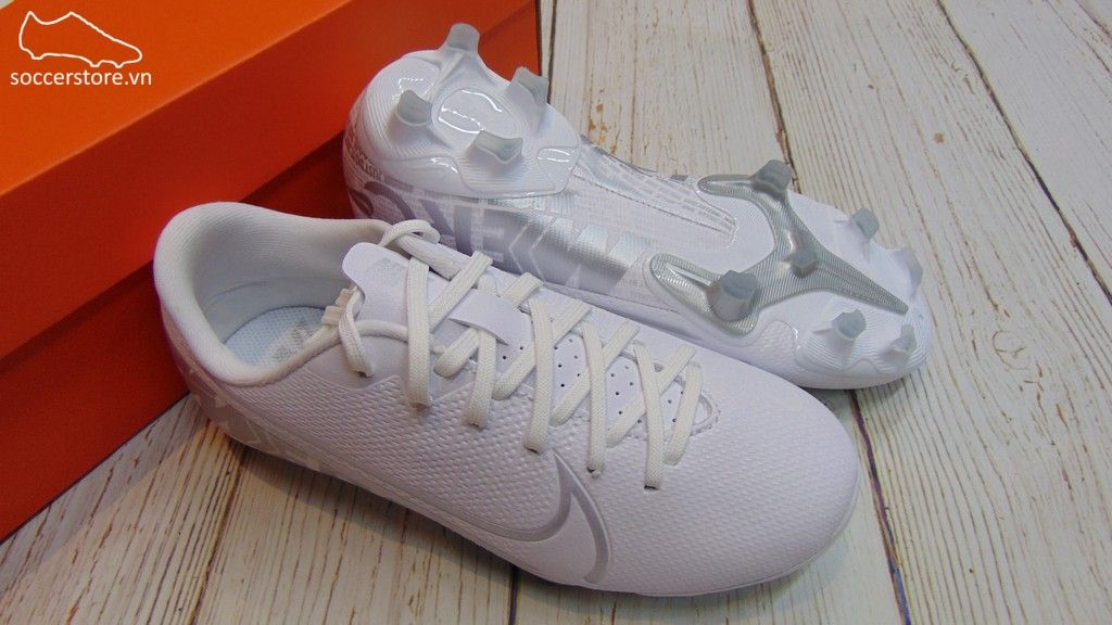 Nike Mercurial Vapor XIII Academy Kids FG/MG- Whie/ Chrome/ Silver Metallic AT8123-100