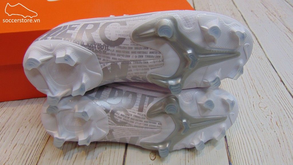Nike Mercurial Vapor XIII Academy Kids FG/MG- Whie/ Chrome/ Silver Metallic AT8123-100