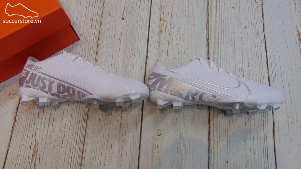 Nike Mercurial Vapor XIII Academy Kids FG/MG- Whie/ Chrome/ Silver Metallic AT8123-100