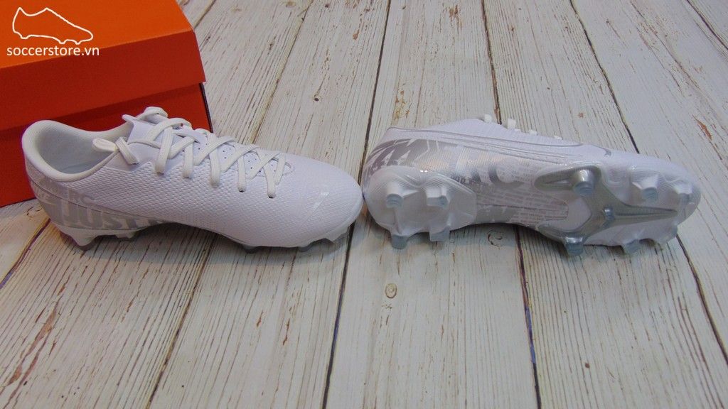 Nike Mercurial Vapor XIII Academy Kids FG/MG- Whie/ Chrome/ Silver Metallic AT8123-100
