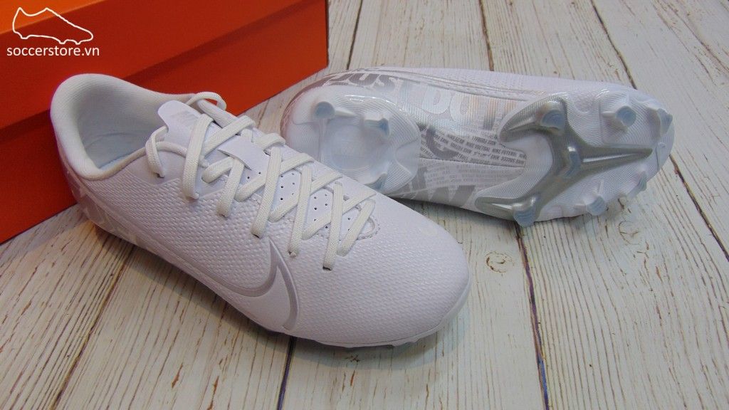 Nike Mercurial Vapor XIII Academy Kids FG/MG- Whie/ Chrome/ Silver Metallic AT8123-100