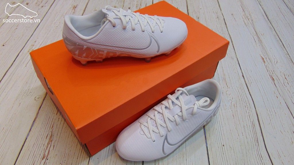 Nike Mercurial Vapor XIII Academy Kids FG/MG- Whie/ Chrome/ Silver Metallic AT8123-100