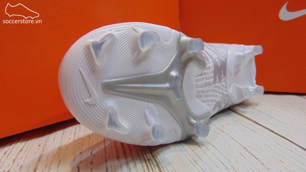 Nike Mercurial Vapor XIII Academy Kids FG/MG- Whie/ Chrome/ Silver Metallic AT8123-100