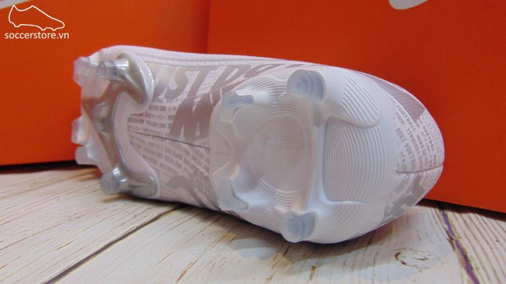 Nike Mercurial Vapor XIII Academy Kids FG/MG- Whie/ Chrome/ Silver Metallic AT8123-100