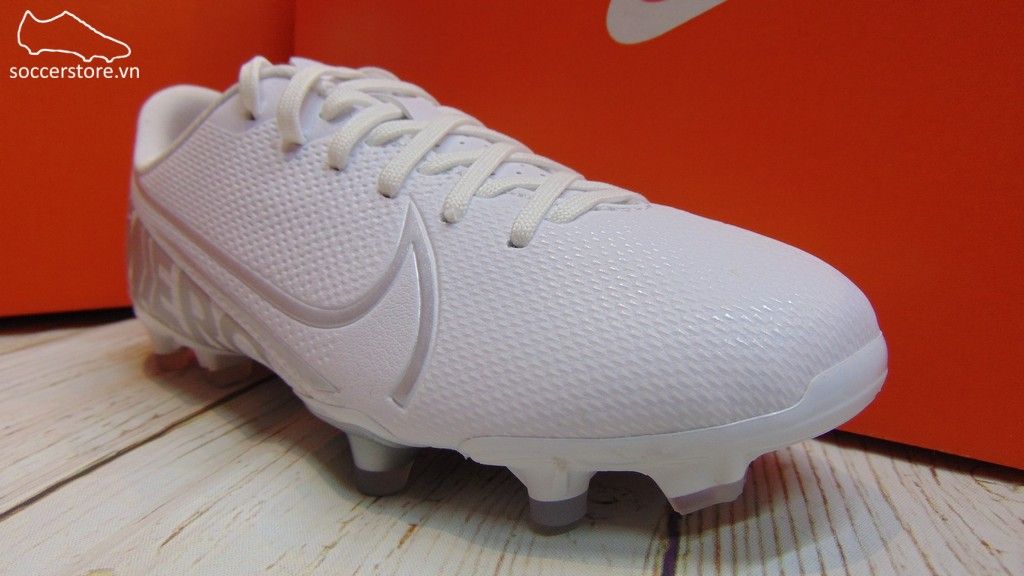 Nike Mercurial Vapor XIII Academy Kids FG/MG- Whie/ Chrome/ Silver Metallic AT8123-100