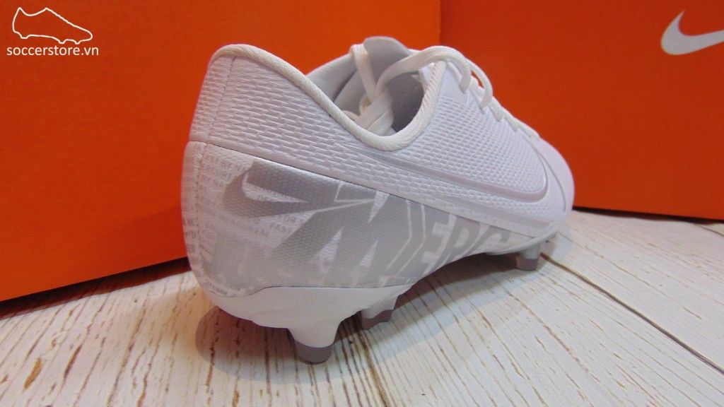 Nike Mercurial Vapor XIII Academy Kids FG/MG- Whie/ Chrome/ Silver Metallic AT8123-100
