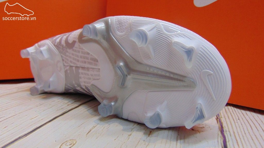 Nike Mercurial Vapor XIII Academy Kids FG/MG- Whie/ Chrome/ Silver Metallic AT8123-100