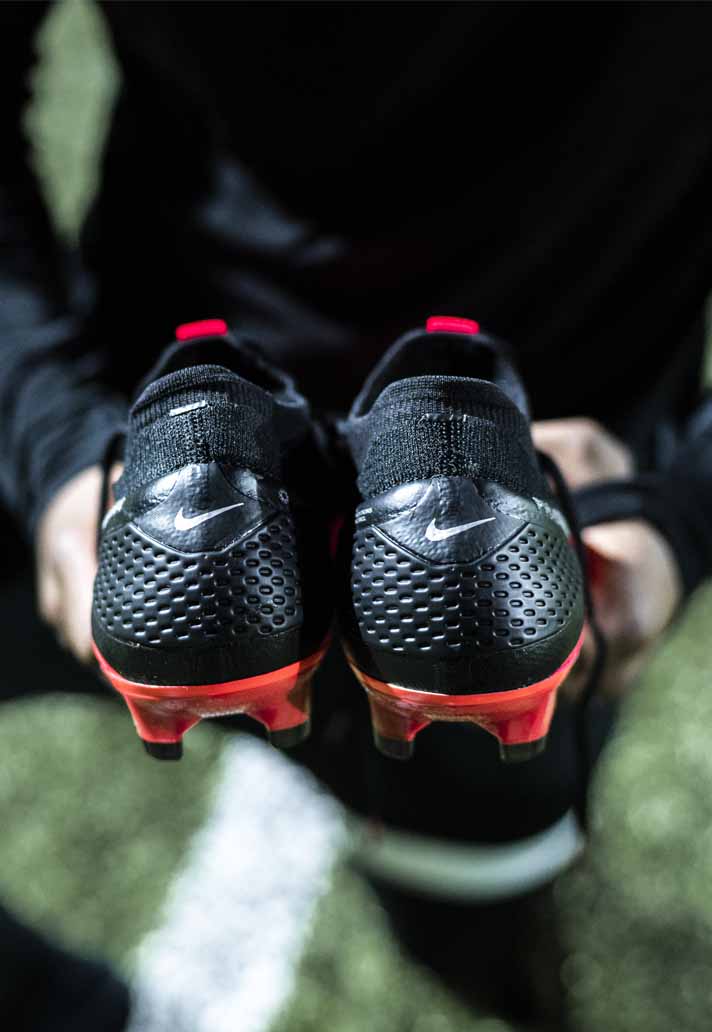 Đánh giá Nike Phantom VSN II 2020