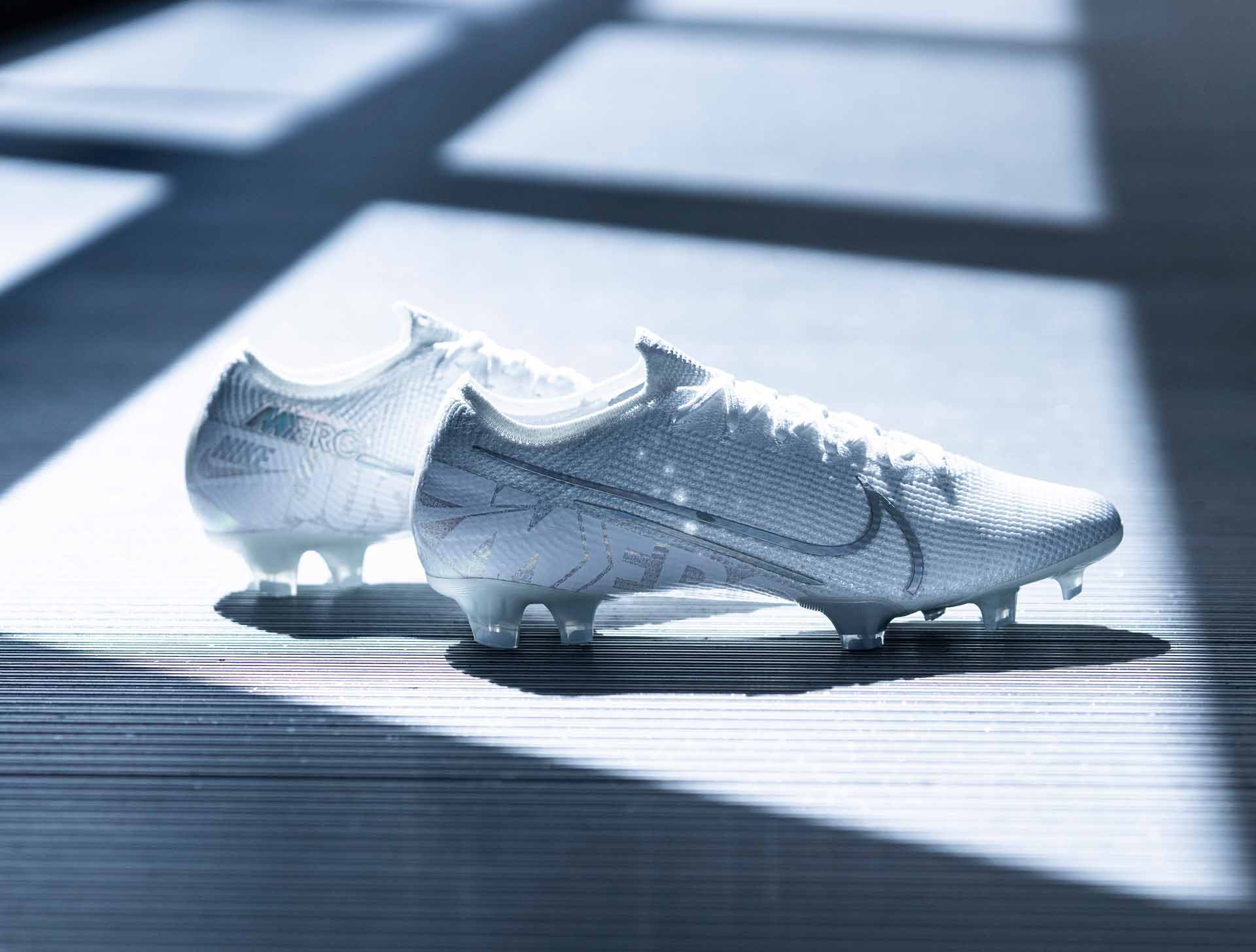 Nike ra mắt bộ sưu tập giày đá bóng Nike Nuovo White