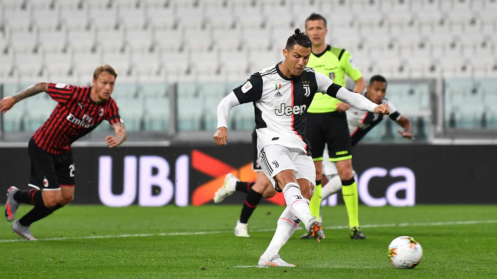 CR7 lên chân giày Nike Mercurial CR7 Safari 2020