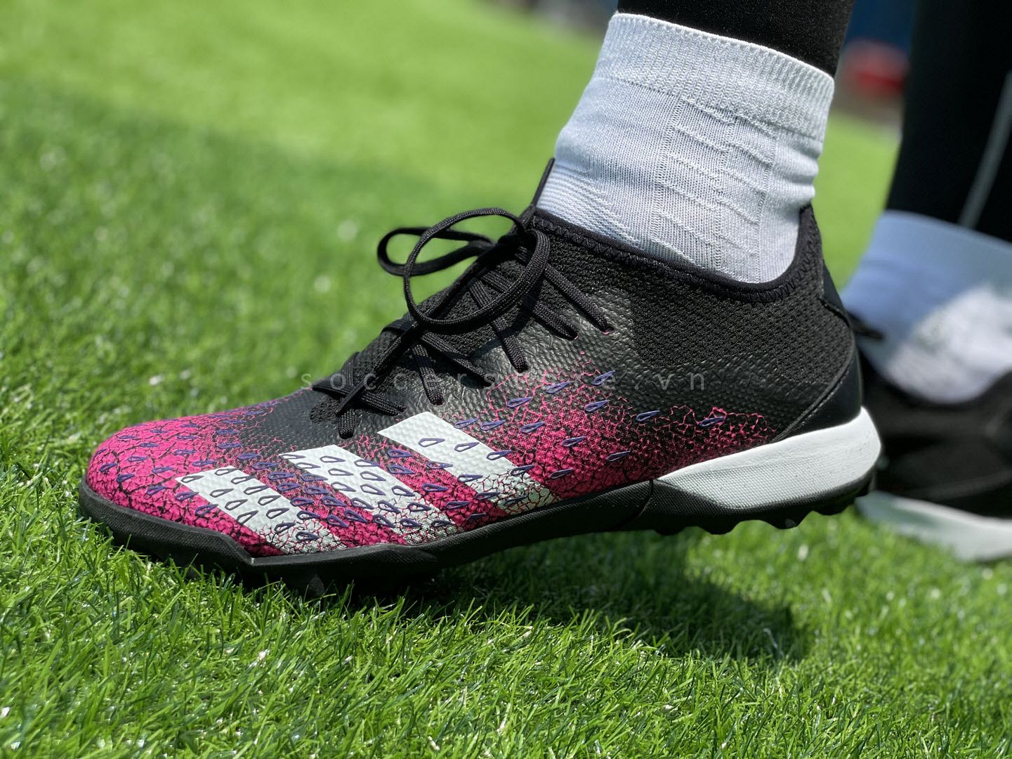 Giày bóng đá Adidas Predator Freak .3 L TF Superspectral FW7520