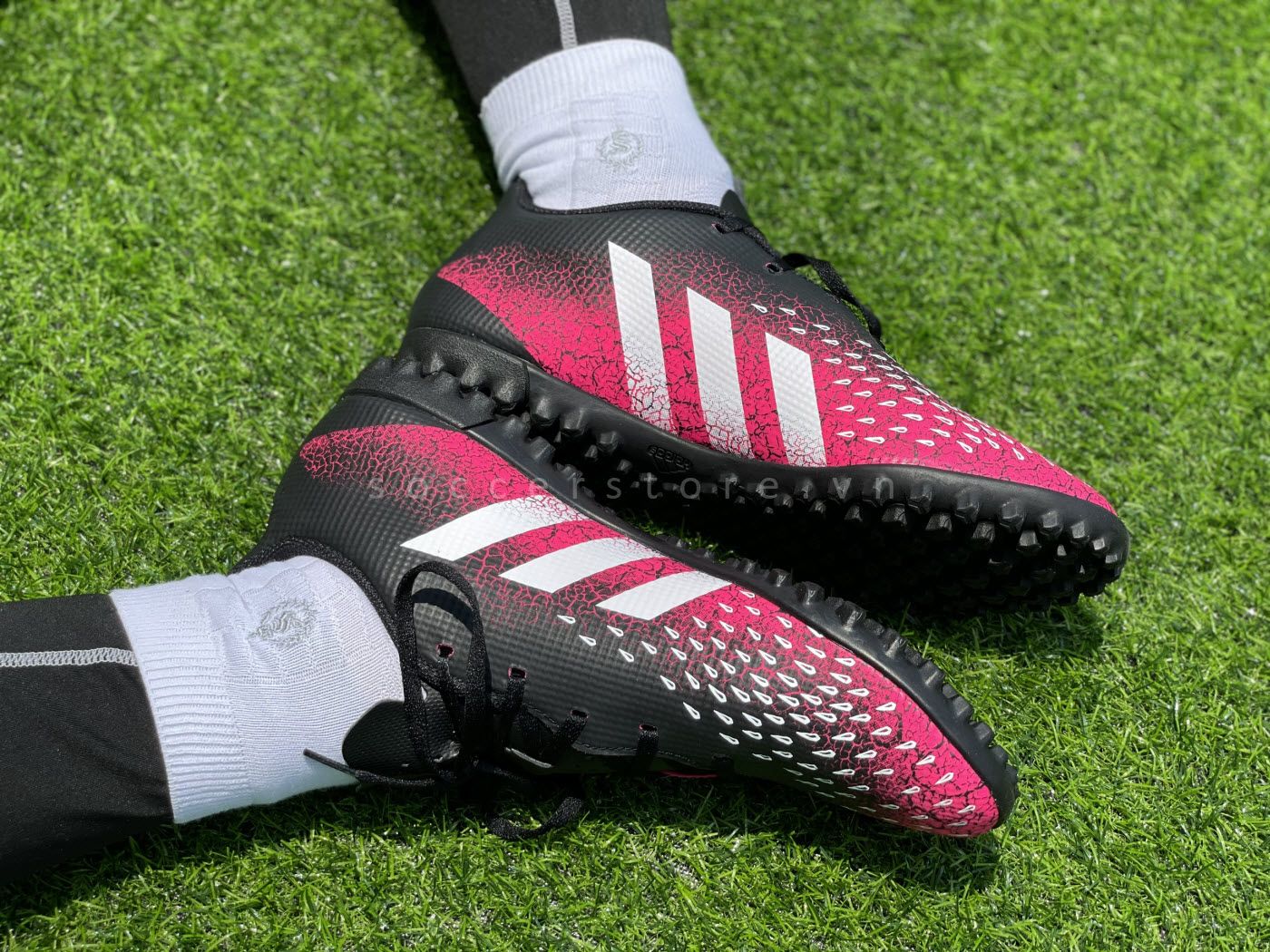 Giày bóng đá Adidas Predator Freak .4 TF Superspectral FW7525