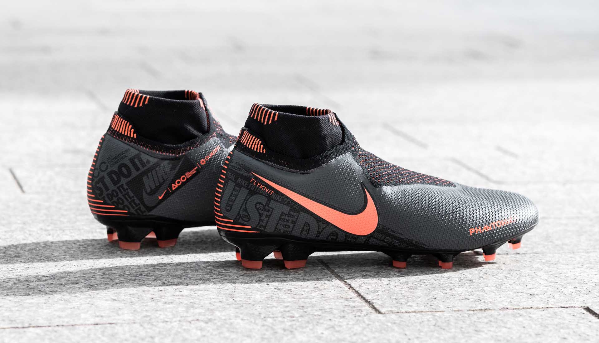 giày đá bóng Nike Phantom VNM Fire