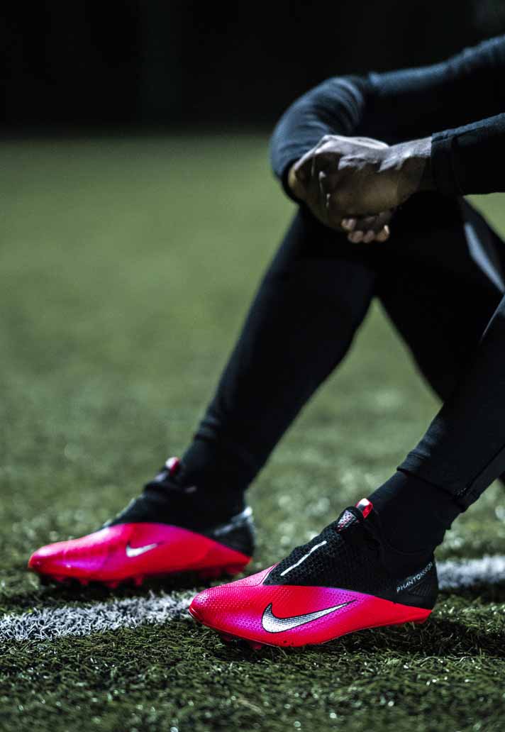 Đánh giá Nike Phantom VSN II 2020