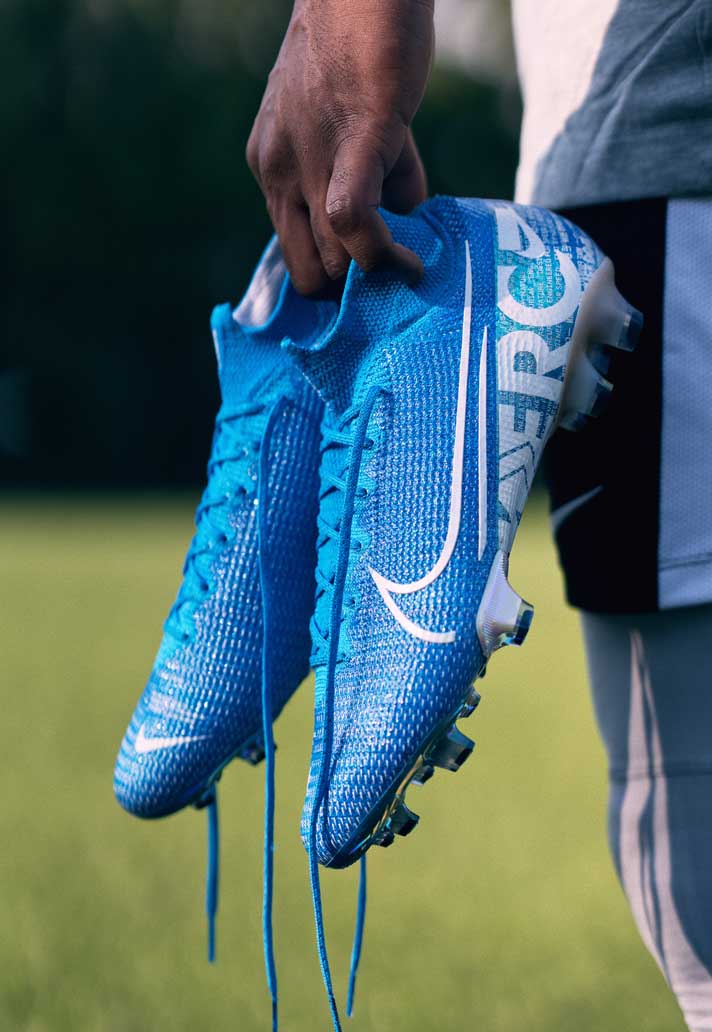 Trên chân siêu phẩm giày đá bóng Nike Mercurial Superfly 7