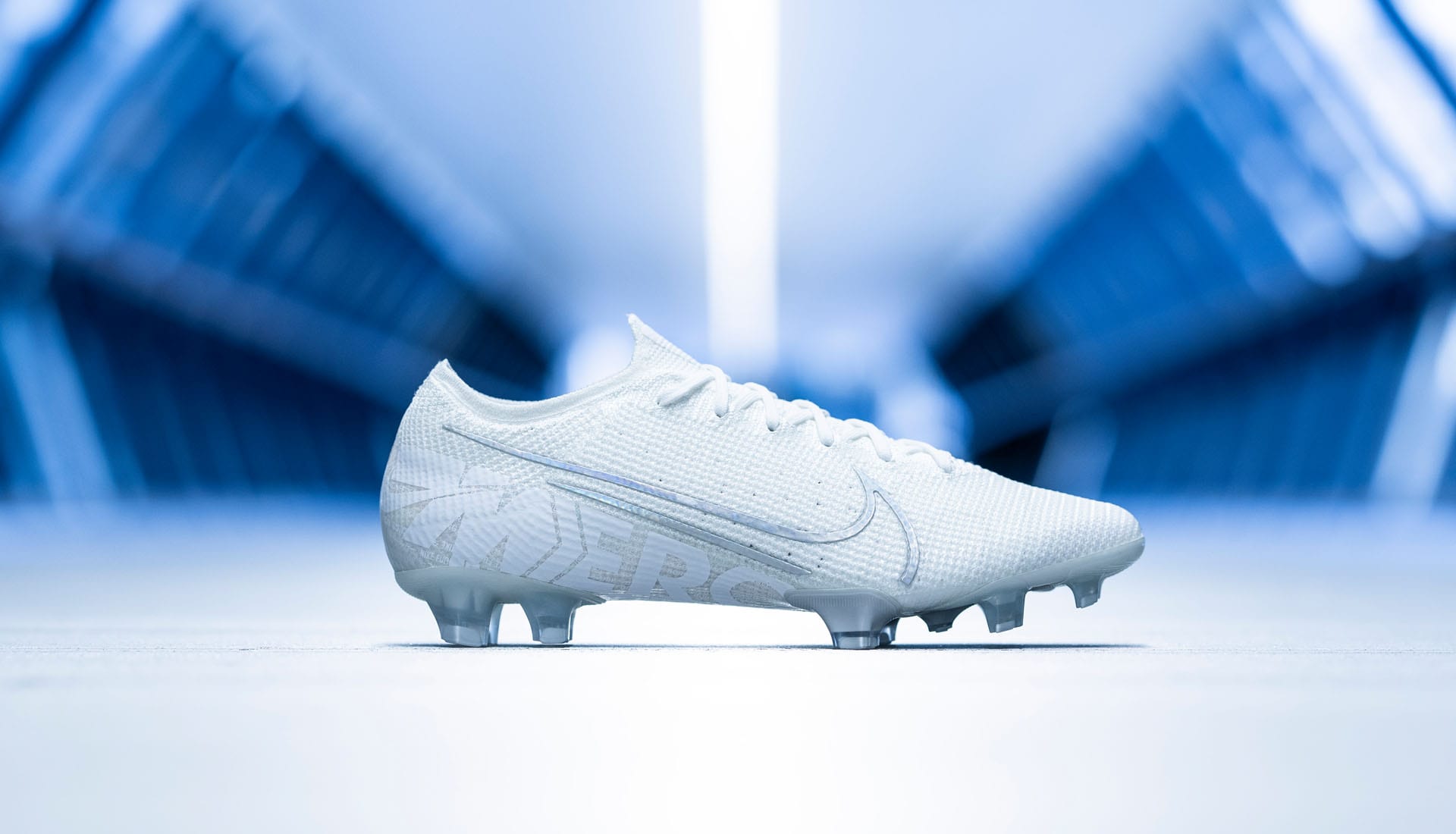 Nike ra mắt bộ sưu tập giày đá bóng Nike Nuovo White
