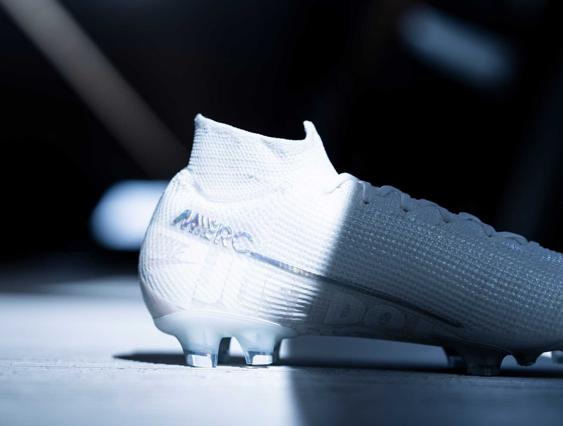 Nike ra mắt bộ sưu tập giày đá bóng Nike Nuovo White