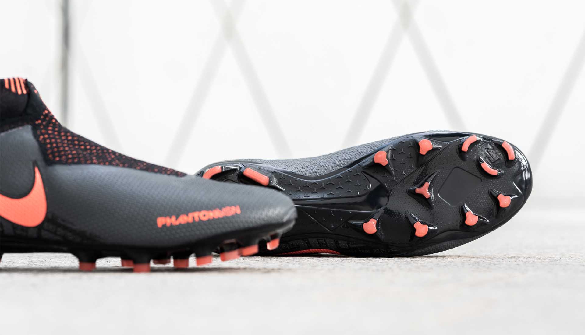 giày đá bóng Nike Phantom VNM Fire