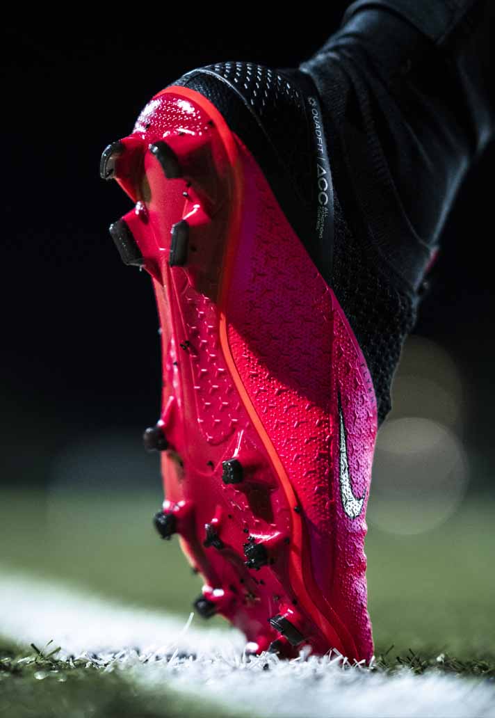 Đánh giá Nike Phantom VSN II 2020