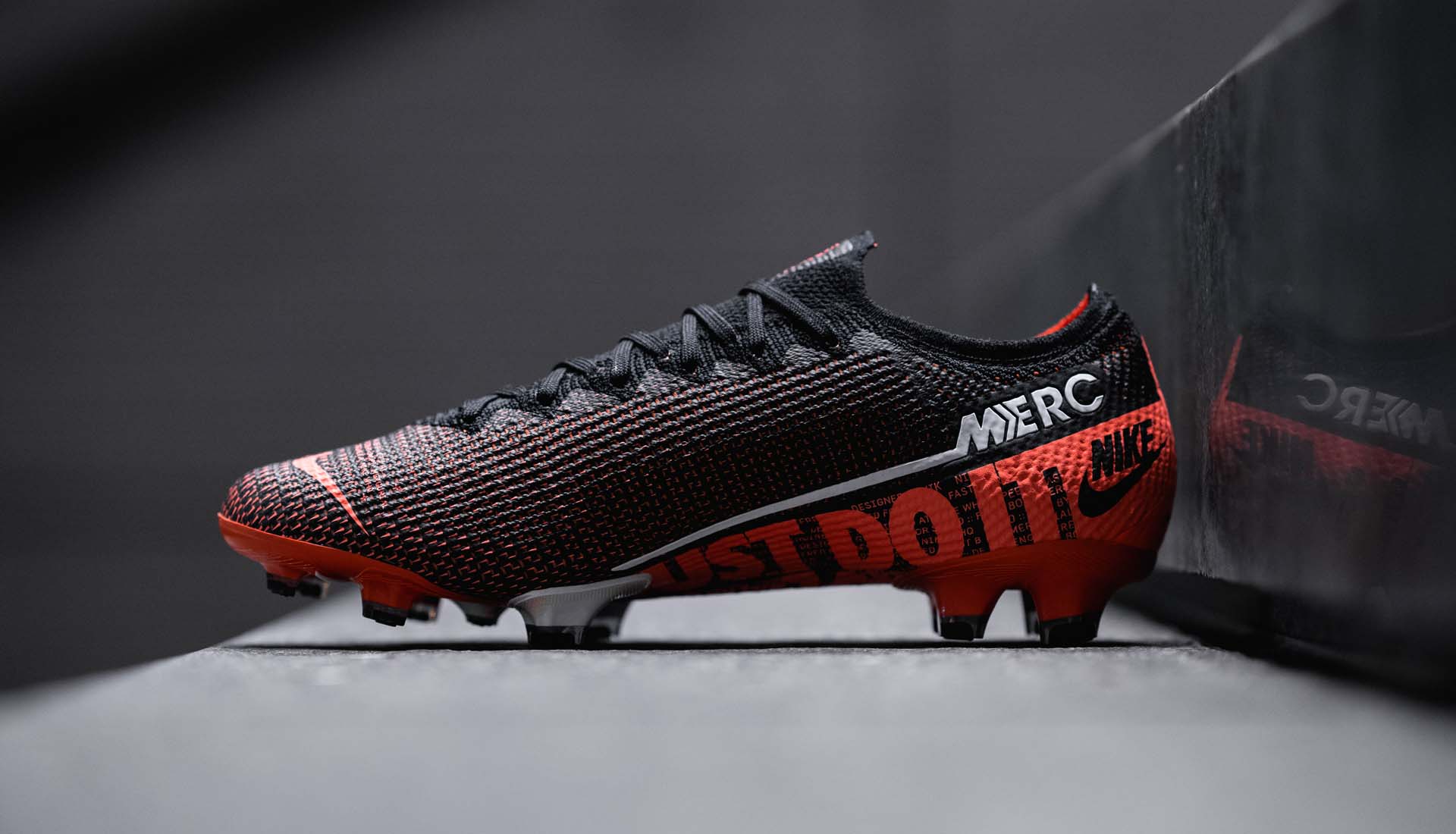 Nike Mercurial Vapor 13 Single day ngày lễ độc thân