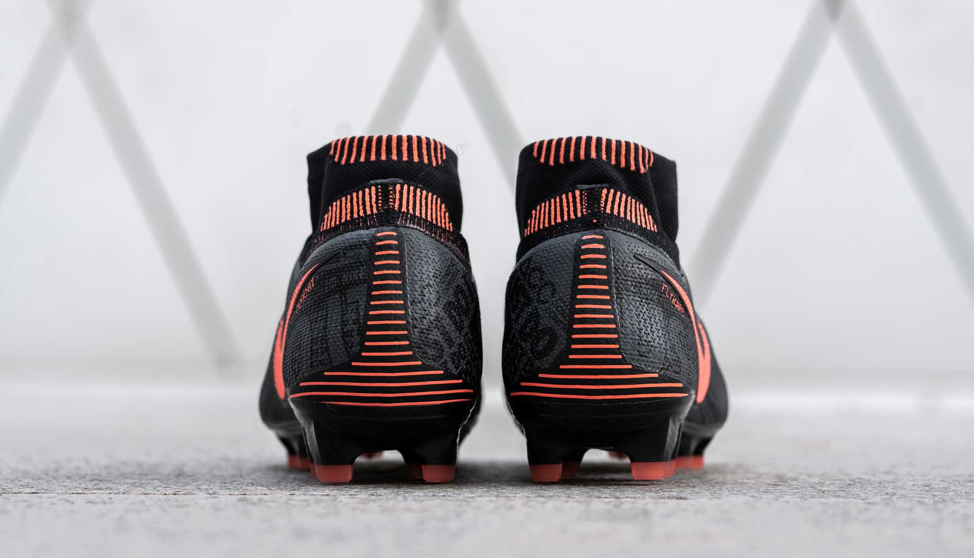 giày đá bóng Nike Phantom VNM Fire