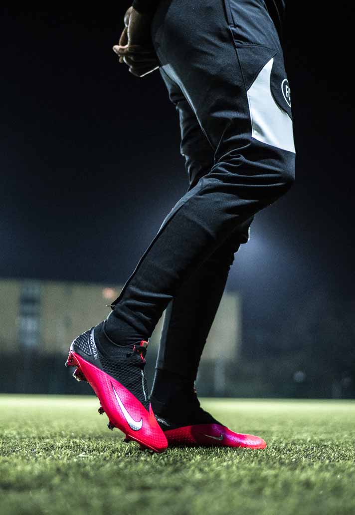 Đánh giá Nike Phantom VSN II 2020