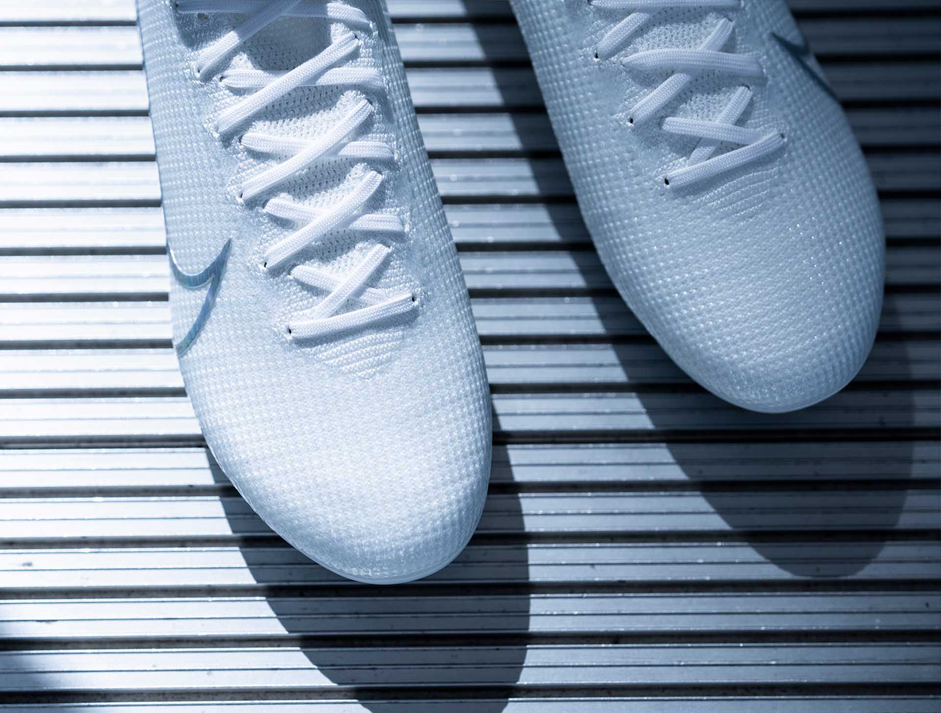 Nike ra mắt bộ sưu tập giày đá bóng Nike Nuovo White