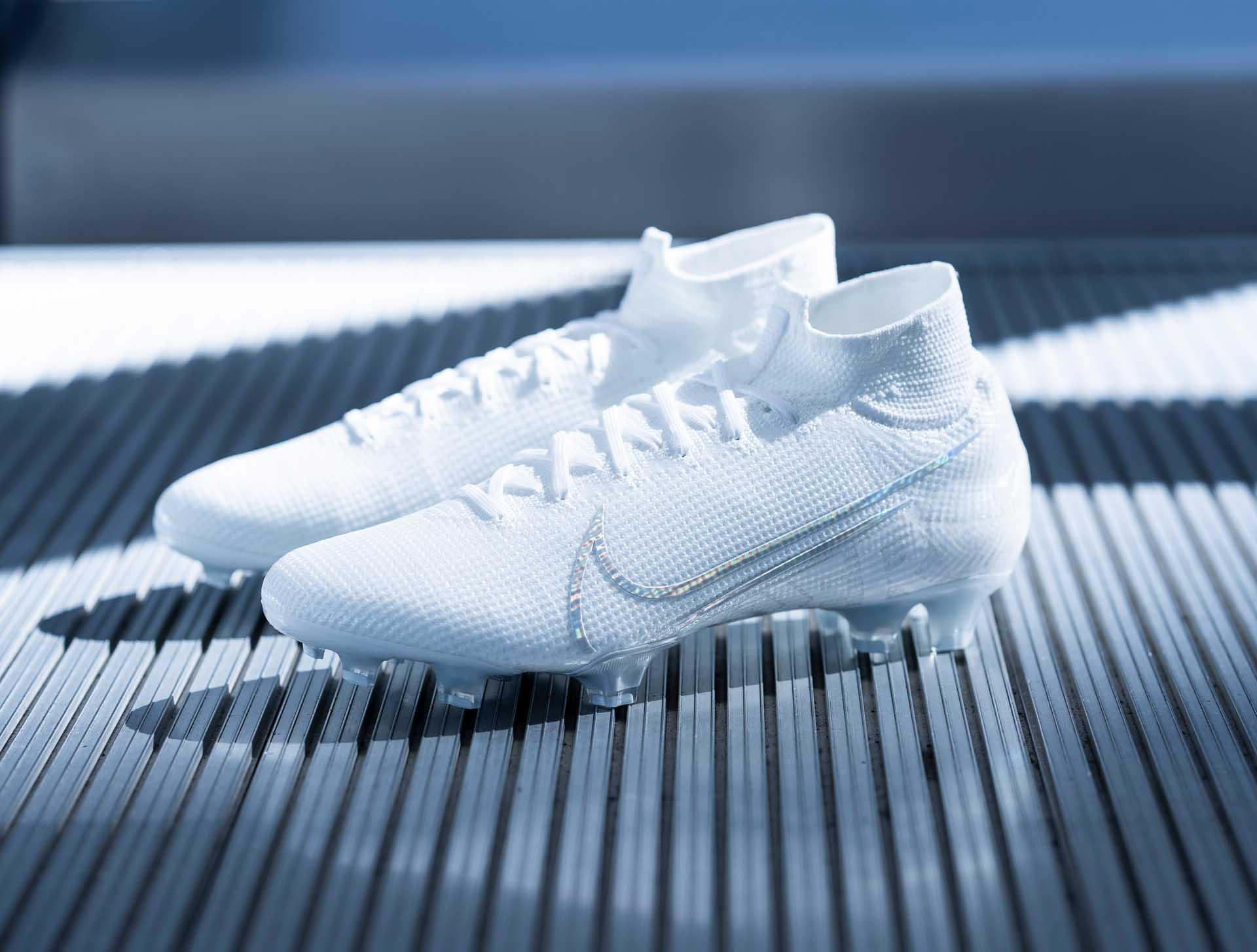 Nike ra mắt bộ sưu tập giày đá bóng Nike Nuovo White